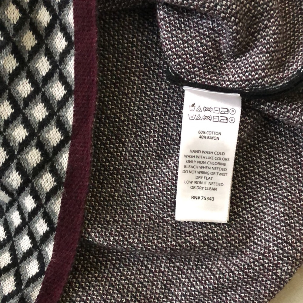 GEO PRINT FIT SWEATER DRESS - Picture 11 of 11